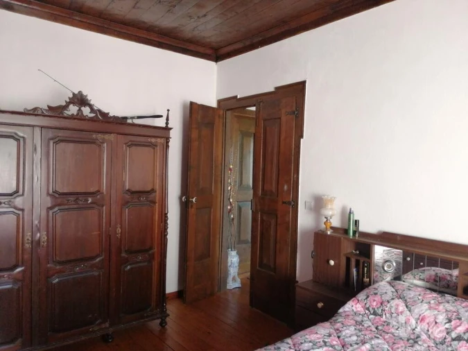 Moradia T4 para Venda em Alvares Foto 8