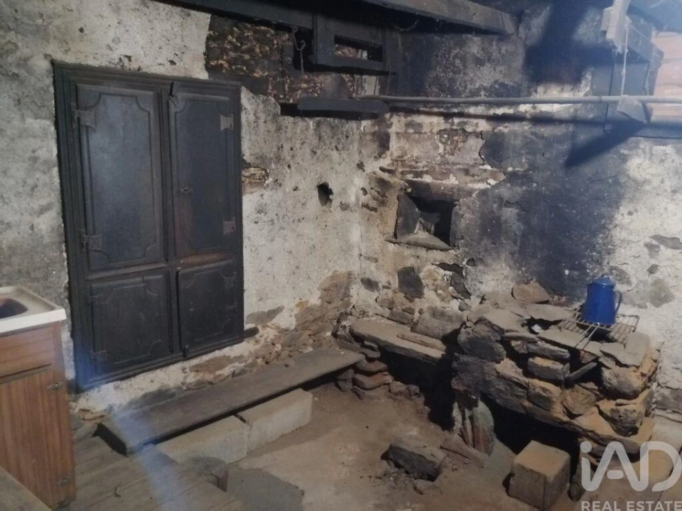 Moradia T4 para Venda em Alvares Foto 21