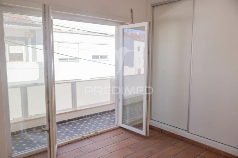 Apartamento T1 para Venda em São Martinho do Porto Foto 5