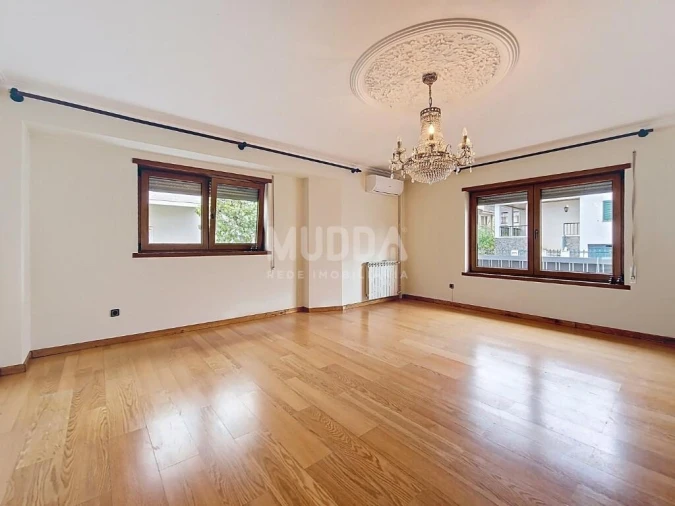 Moradia T5 para Venda em Sé, Santa Maria e Meixedo Foto 3