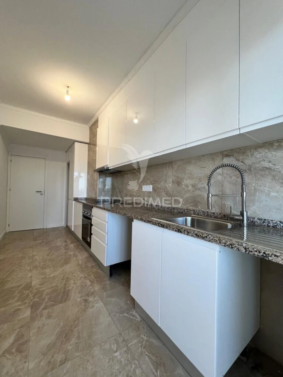 Apartamento T3 para Venda em Portimão Foto 7