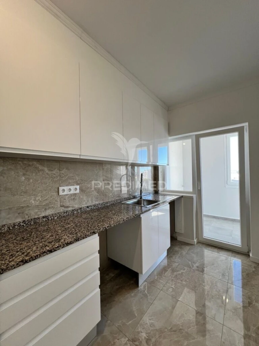 Apartamento T3 para Venda em Portimão Foto 9