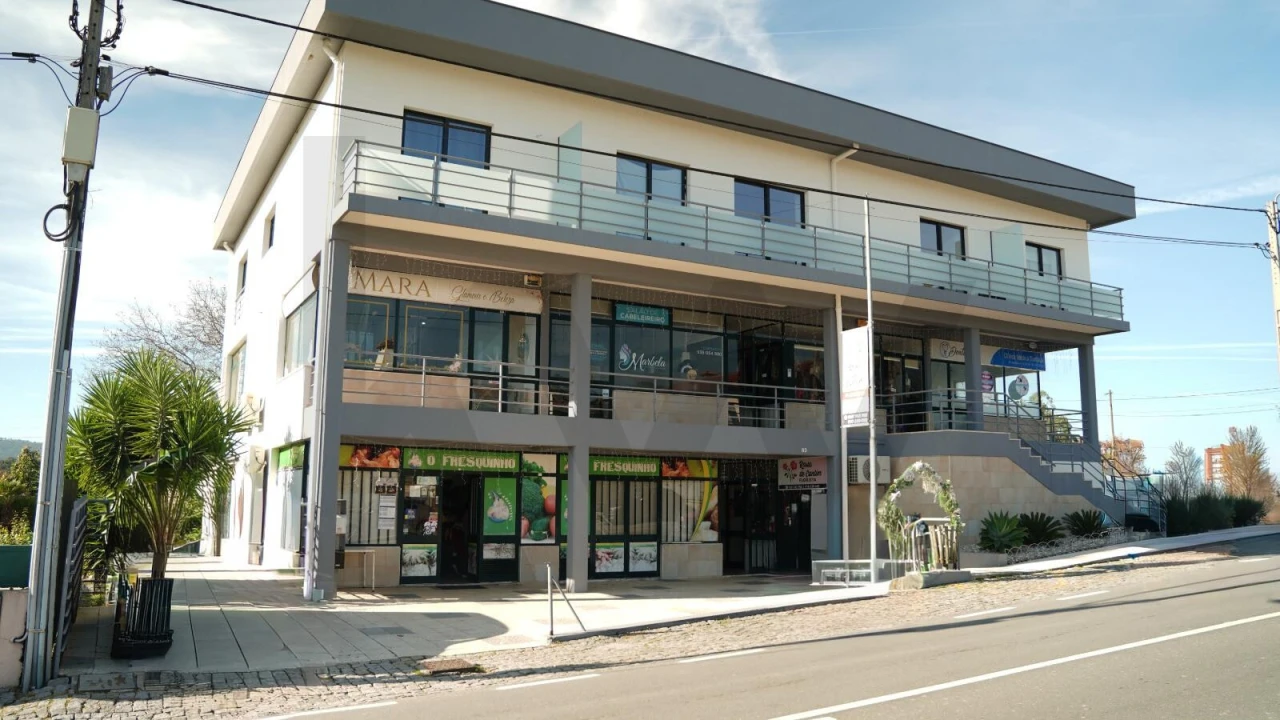 Loja para Trespasse em Nine Foto 1