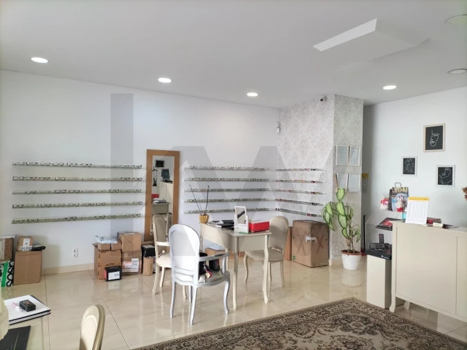 Loja para Arrendamento em Albufeira e Olhos de Água Foto 3