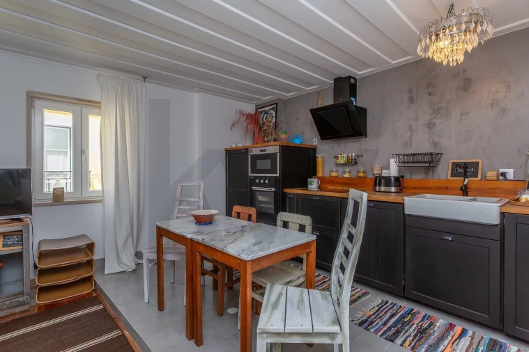 Apartamento T2 para Arrendamento em Santa Maria Maior