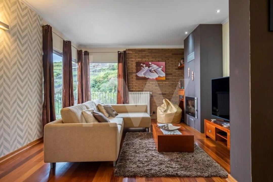 Moradia T3 para Venda em Arco da Calheta Foto 3