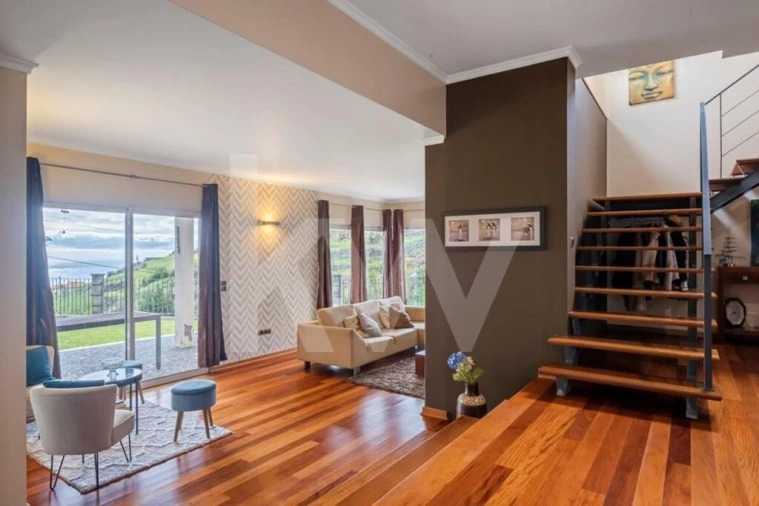 Moradia T3 para Venda em Arco da Calheta Foto 10