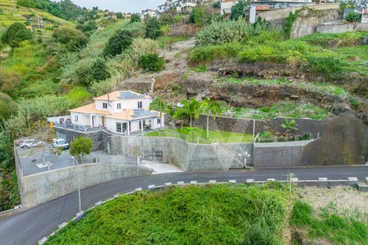 Moradia T3 para Venda em Arco da Calheta Foto 49