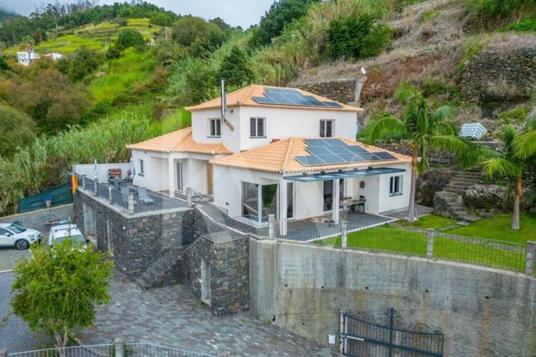 Moradia T3 para Venda em Arco da Calheta Foto 2