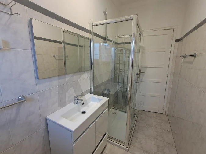 Apartamento T2 para Venda em Alfragide Foto 13