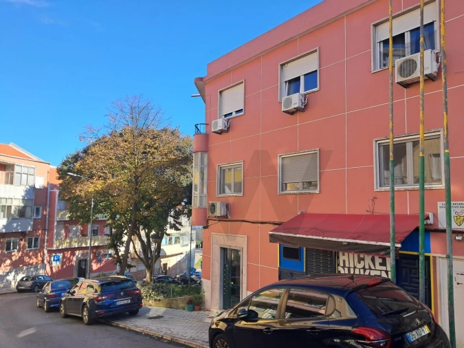 Apartamento T2 para Venda em Alfragide Foto 1