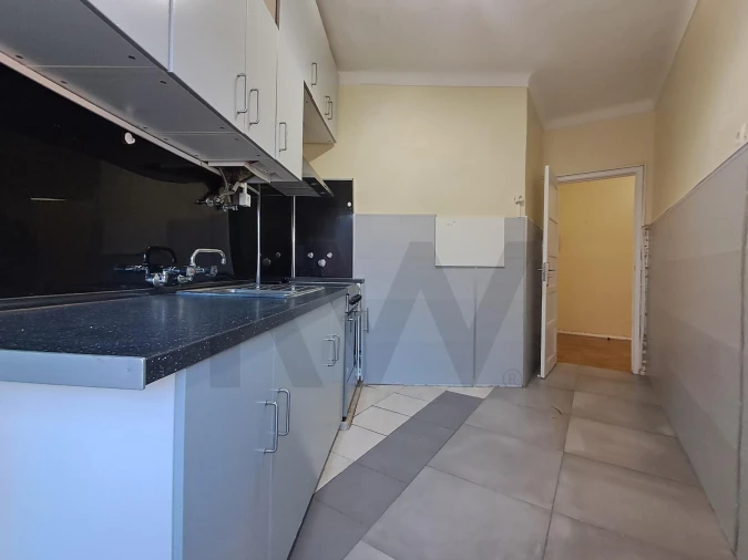 Apartamento T2 para Venda em Alfragide Foto 3