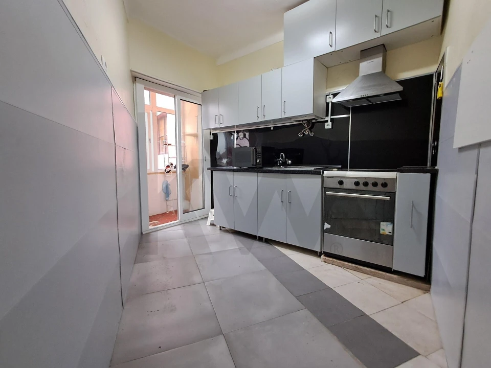 Apartamento T2 para Venda em Alfragide Foto 1