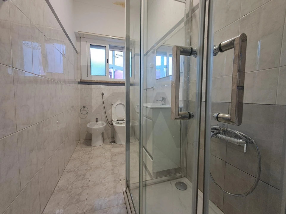 Apartamento T2 para Venda em Alfragide Foto 14