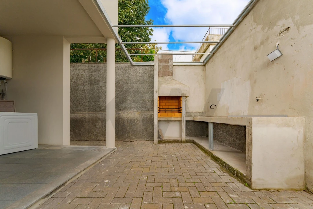 Moradia T2 para Venda em São Roque Foto 30