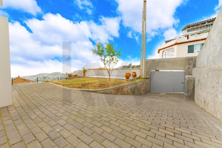 Moradia T2 para Venda em São Roque Foto 50