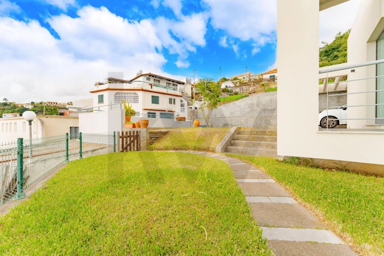 Moradia T2 para Venda em São Roque Foto 40