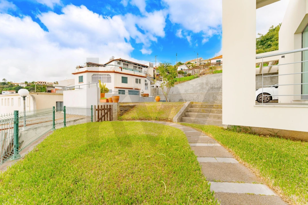 Moradia T2 para Venda em São Roque Foto 40