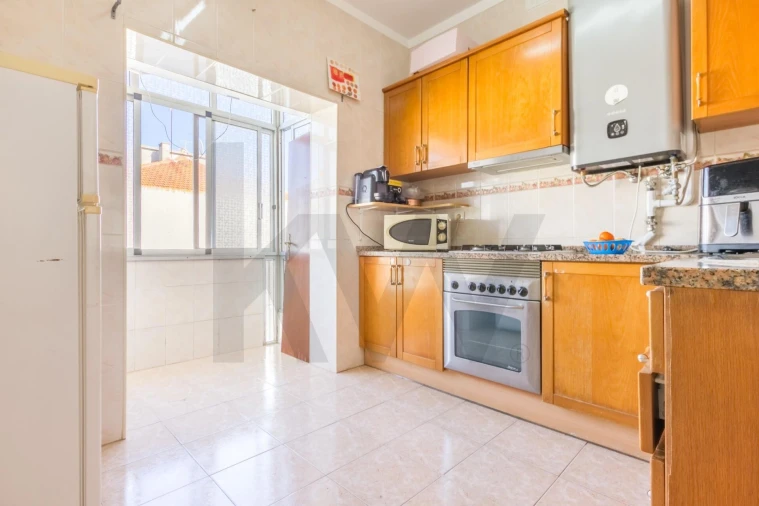 Apartamento T2 para Venda em Laranjeiro e Feijó Foto 1