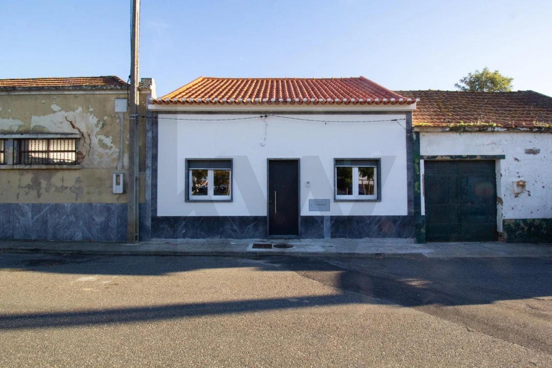 Moradia T3 para Venda em Benfica do Ribatejo Foto 1