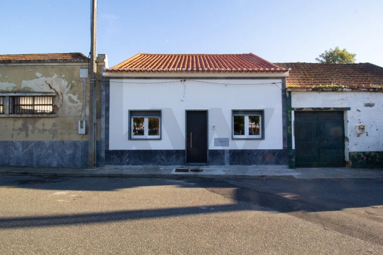 Moradia T3 para Venda em Benfica do Ribatejo Foto 1
