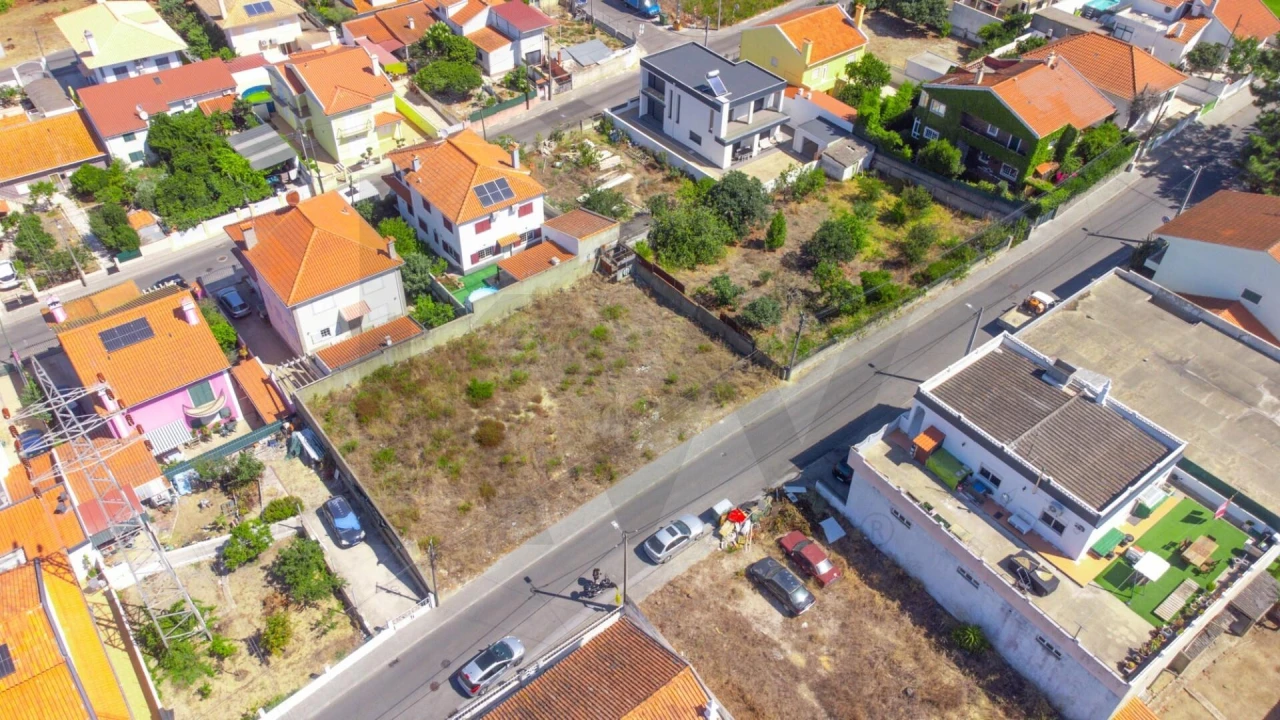 Terreno para Venda em Charneca de Caparica e Sobreda Foto 2