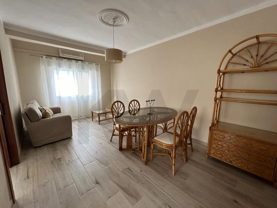 Apartamento T2 para Arrendamento em Quarteira Foto 6