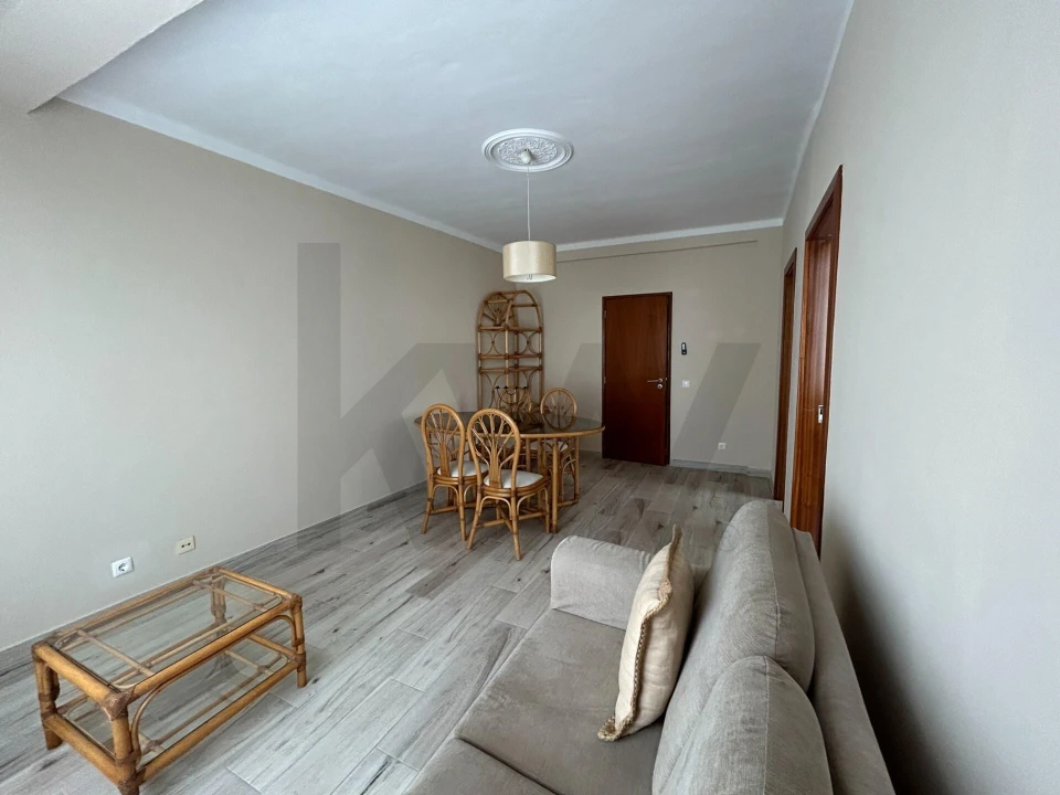 Apartamento T2 para Arrendamento em Quarteira Foto 8