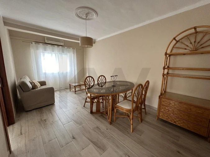 Apartamento T2 para Arrendamento em Quarteira Foto 6