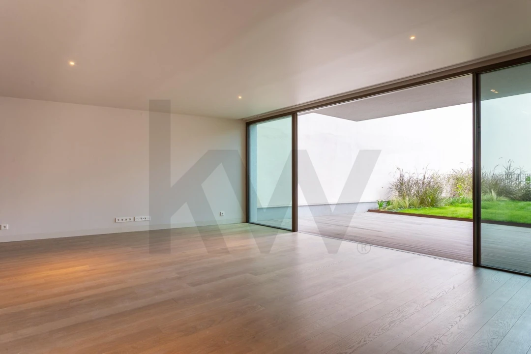 Apartamento T2 para Arrendamento em Santo António Foto 5