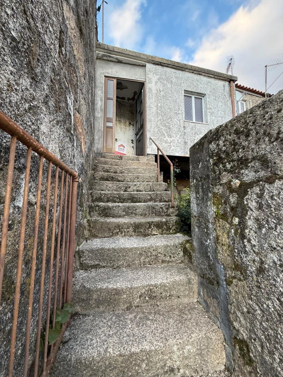 Moradia T1 para Venda em Avelãs de Ambom e Rocamondo Foto 3