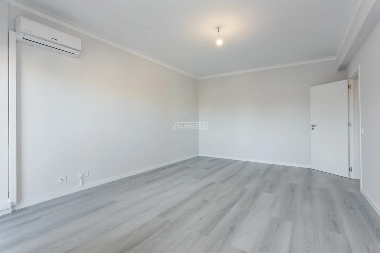 Apartamento T3 para Venda em Portimão Foto 3