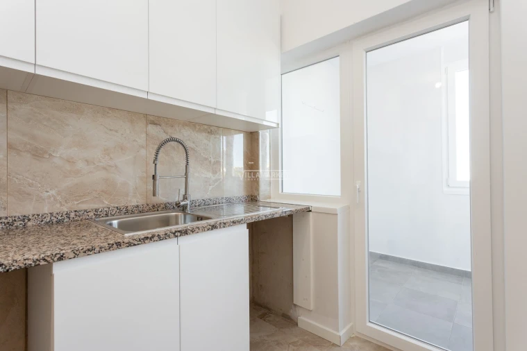 Apartamento T3 para Venda em Portimão Foto 12