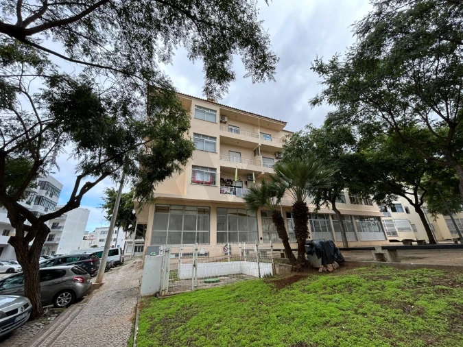 Apartamento T2 para Arrendamento férias em Quarteira Foto 35