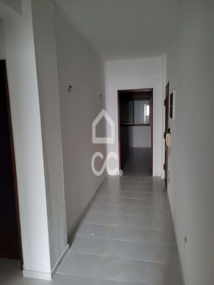 Apartamento T2 para Arrendamento em Quinta do Anjo Foto 14