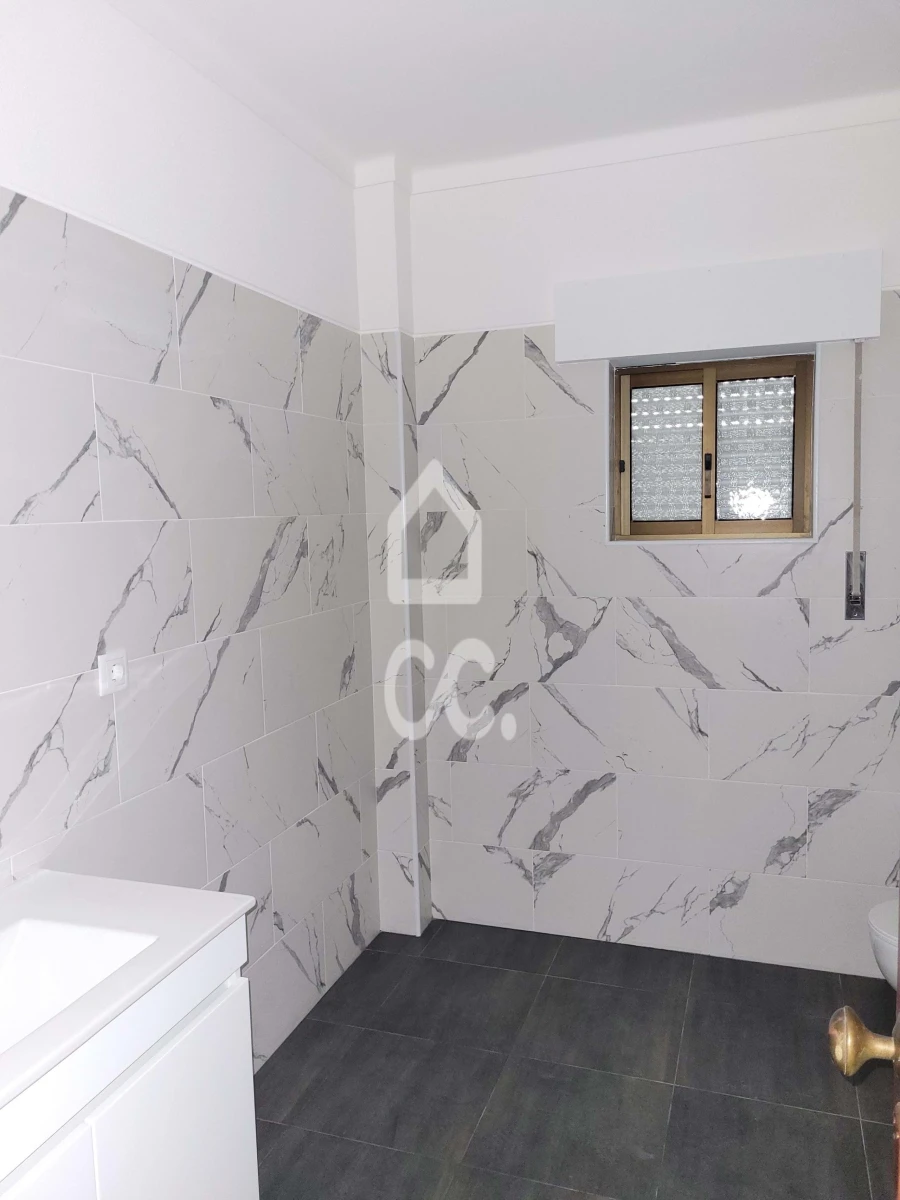 Apartamento T2 para Arrendamento em Quinta do Anjo Foto 18