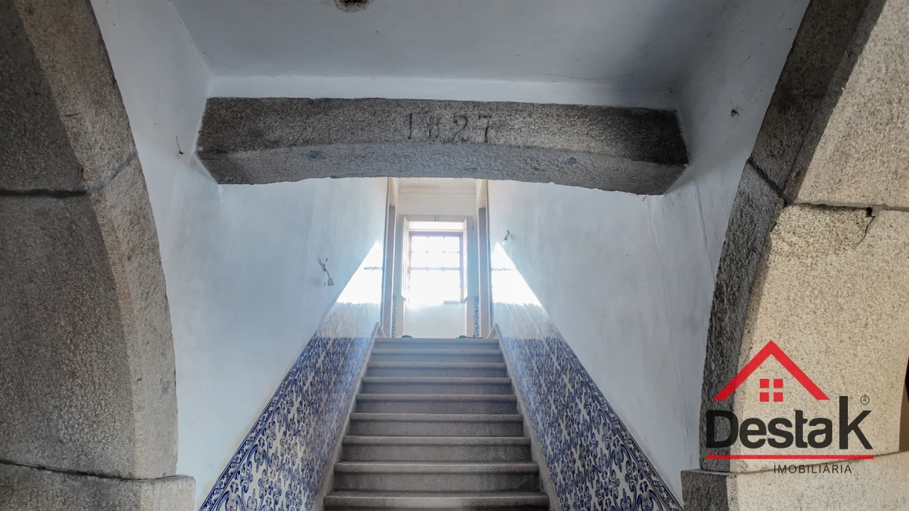 Moradia T8 para Venda em Escariz Foto 11