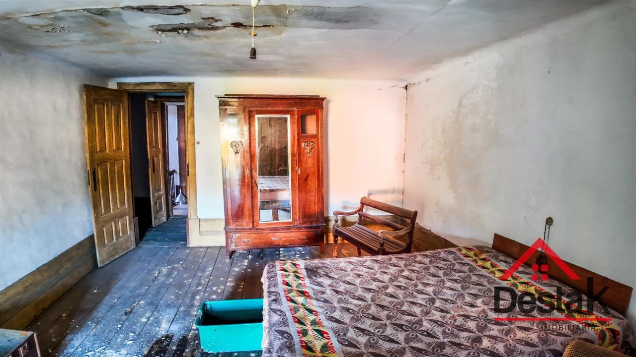 Moradia T8 para Venda em Escariz Foto 33