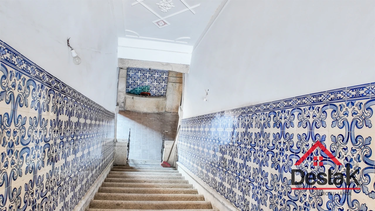 Moradia T8 para Venda em Escariz Foto 22