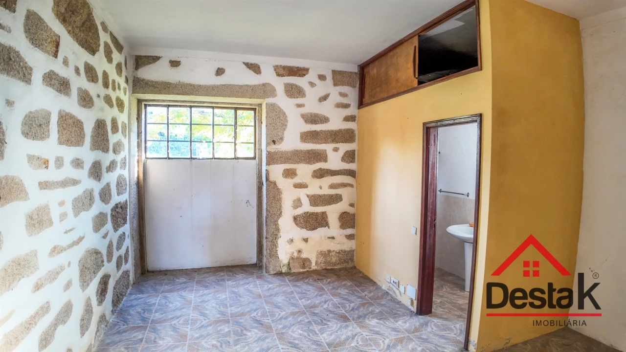 Moradia T8 para Venda em Escariz Foto 9