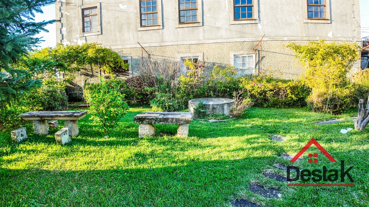 Moradia T8 para Venda em Escariz Foto 4