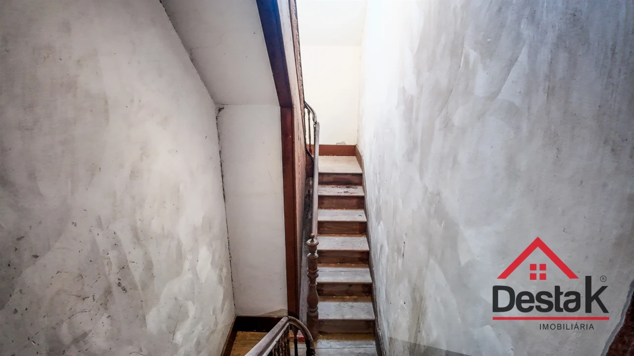 Moradia T8 para Venda em Escariz Foto 34