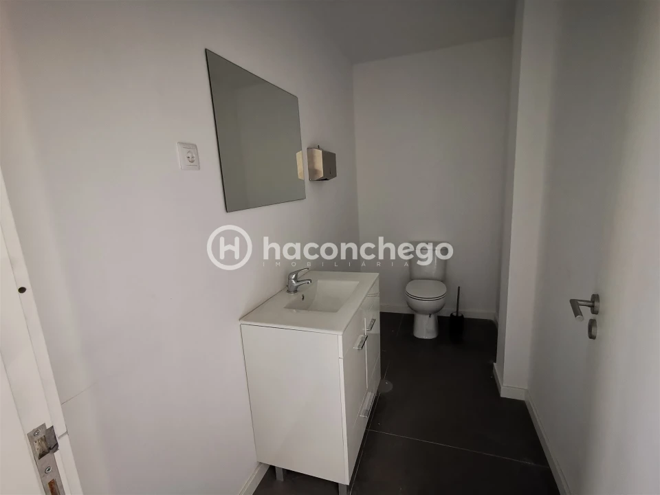 Armazém para Arrendamento em Roriz Foto 22