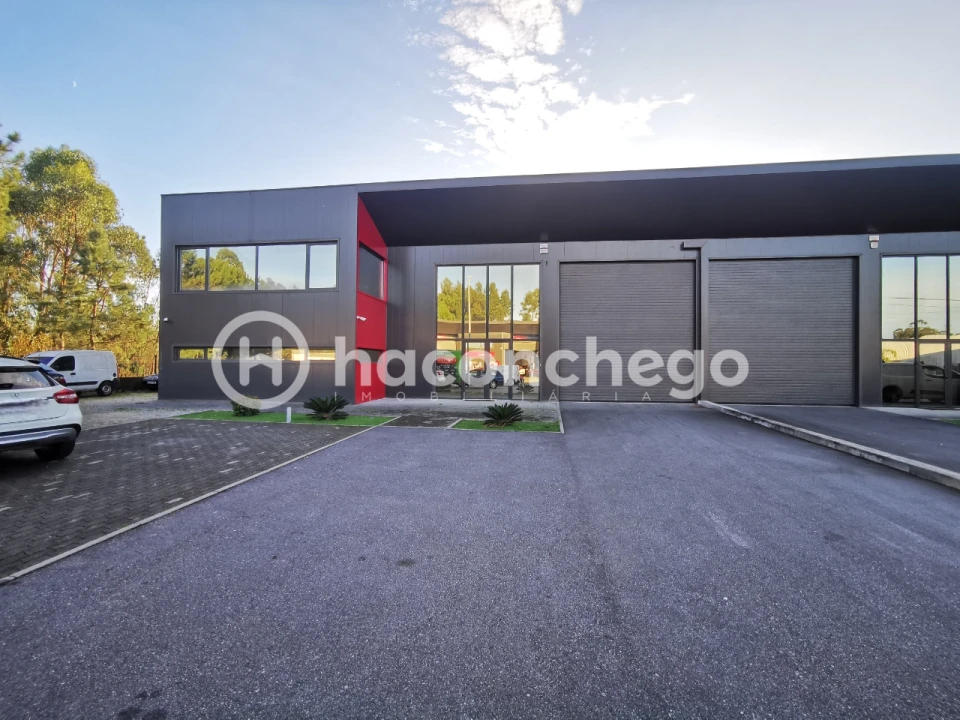 Armazém para Arrendamento em Roriz Foto 1