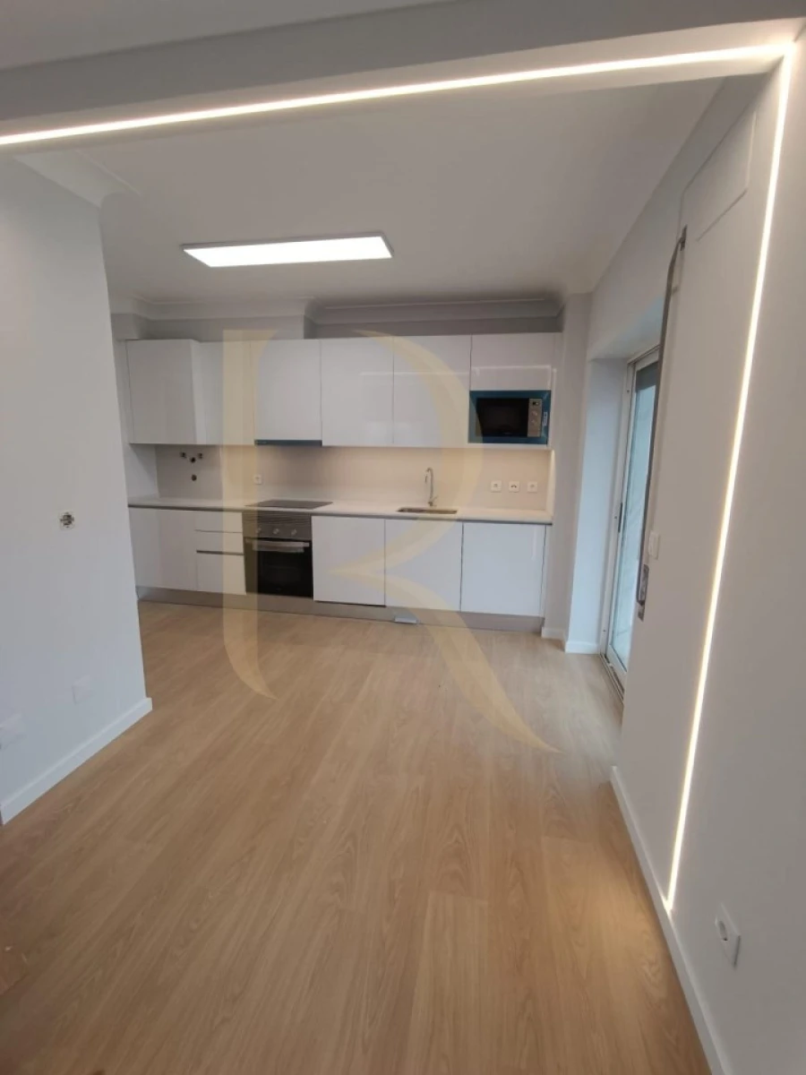 Apartamento T2 para Venda em Laranjeiro e Feijó Foto 2