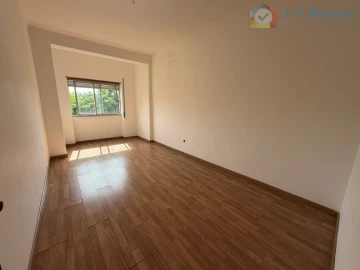 Apartamento T3 para Venda em Baixa da Banheira e Vale da Amoreira