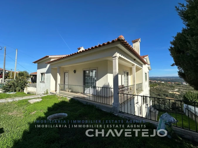 Moradia T3 para Venda em Carregueiros Foto 2