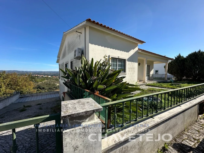 Moradia T3 para Venda em Carregueiros Foto 30