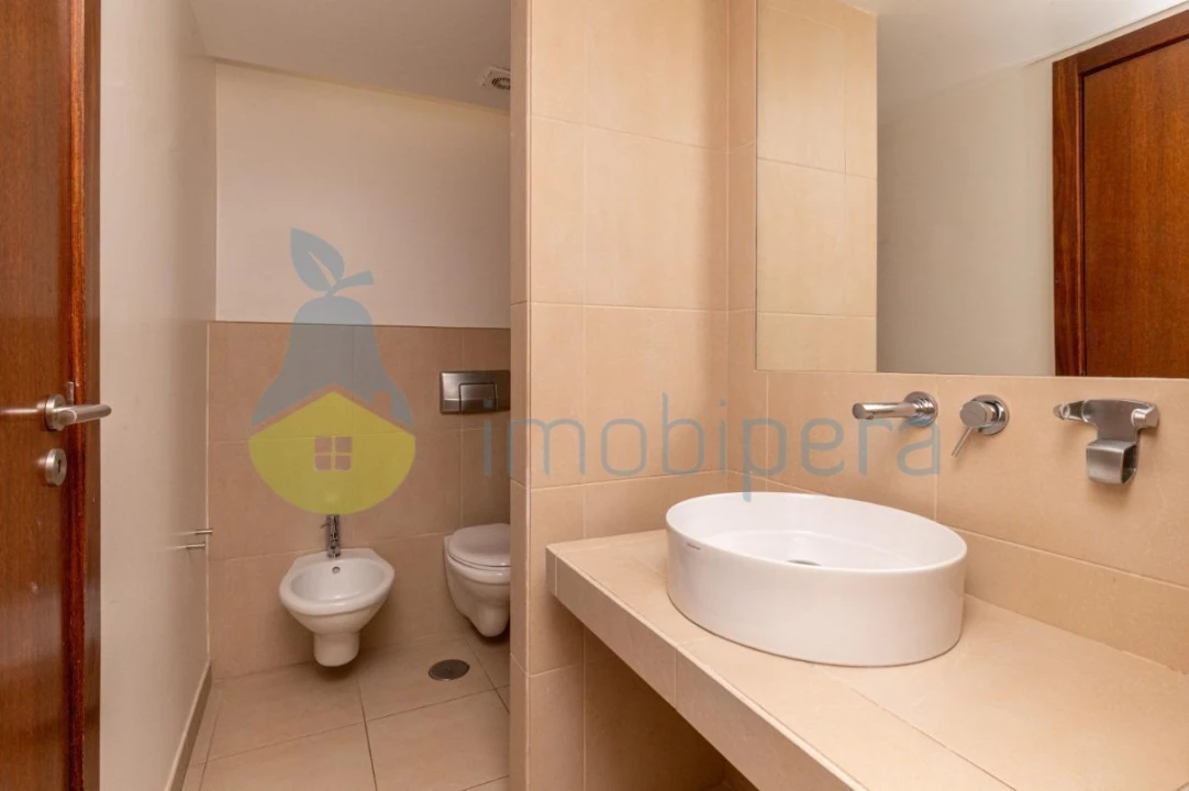 Moradia T4 para Venda em Guia Foto 15