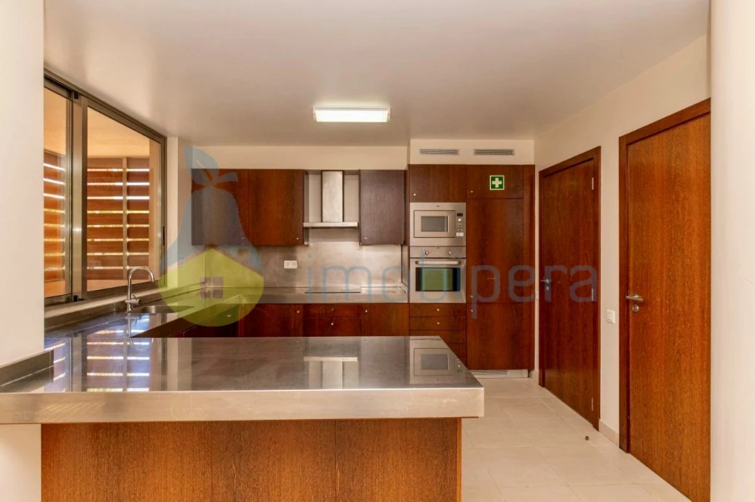 Moradia T4 para Venda em Guia Foto 6